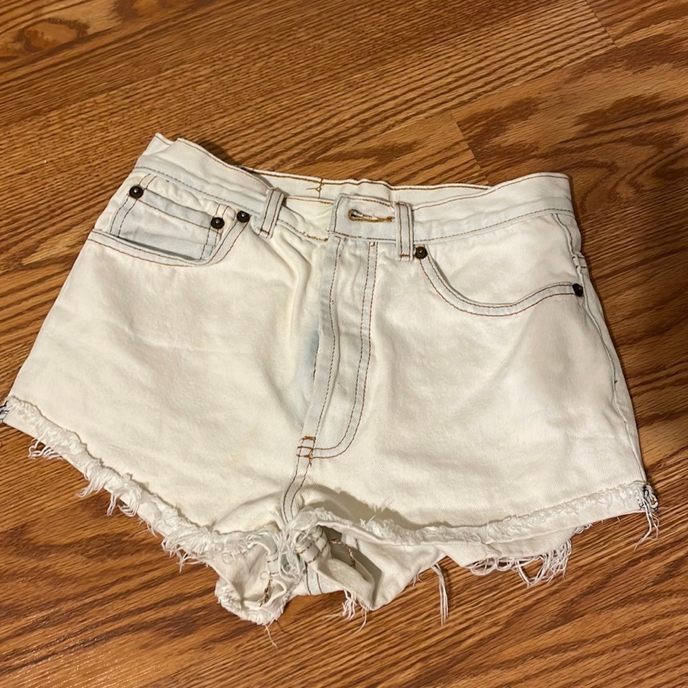 White Wash Levi Jean High-waisted Shorts size 24